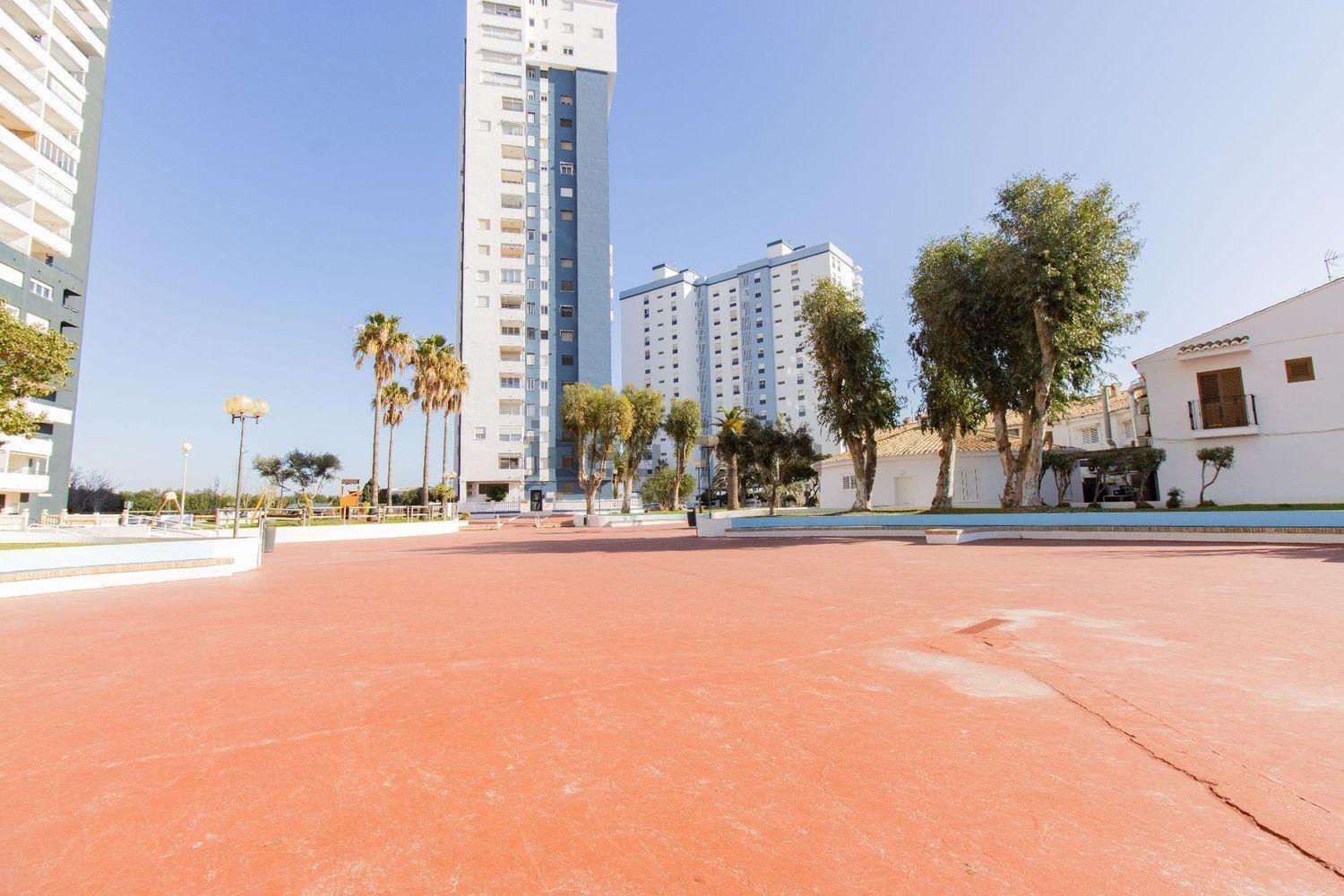 En Complejo Residencial Con Piscina Y Garaje A 100m Del Mar * Las Canteras (Valencia)