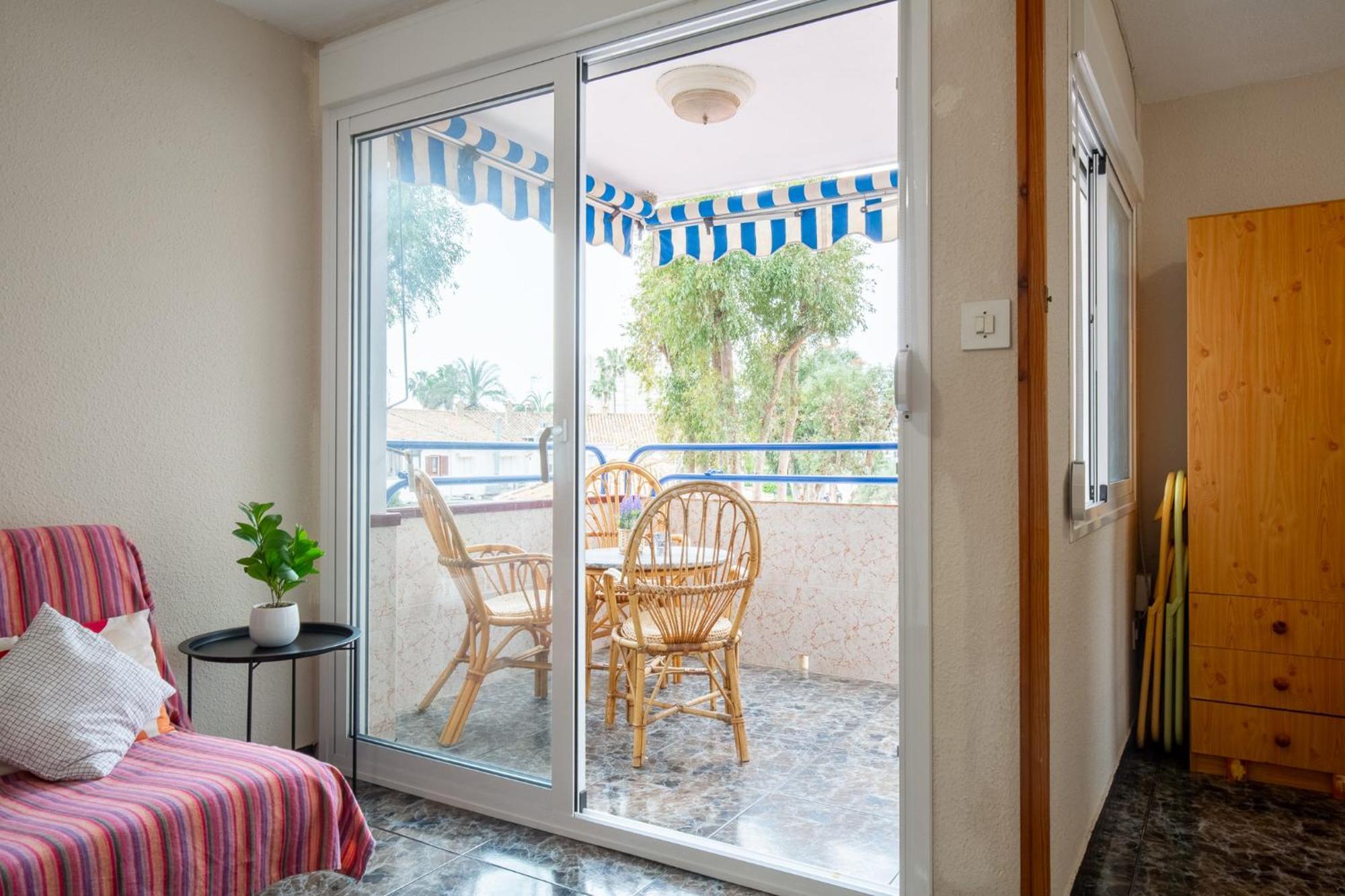 En Complejo Residencial Con Piscina Y Garaje A 100m Del Mar Las Canteras (Valencia)