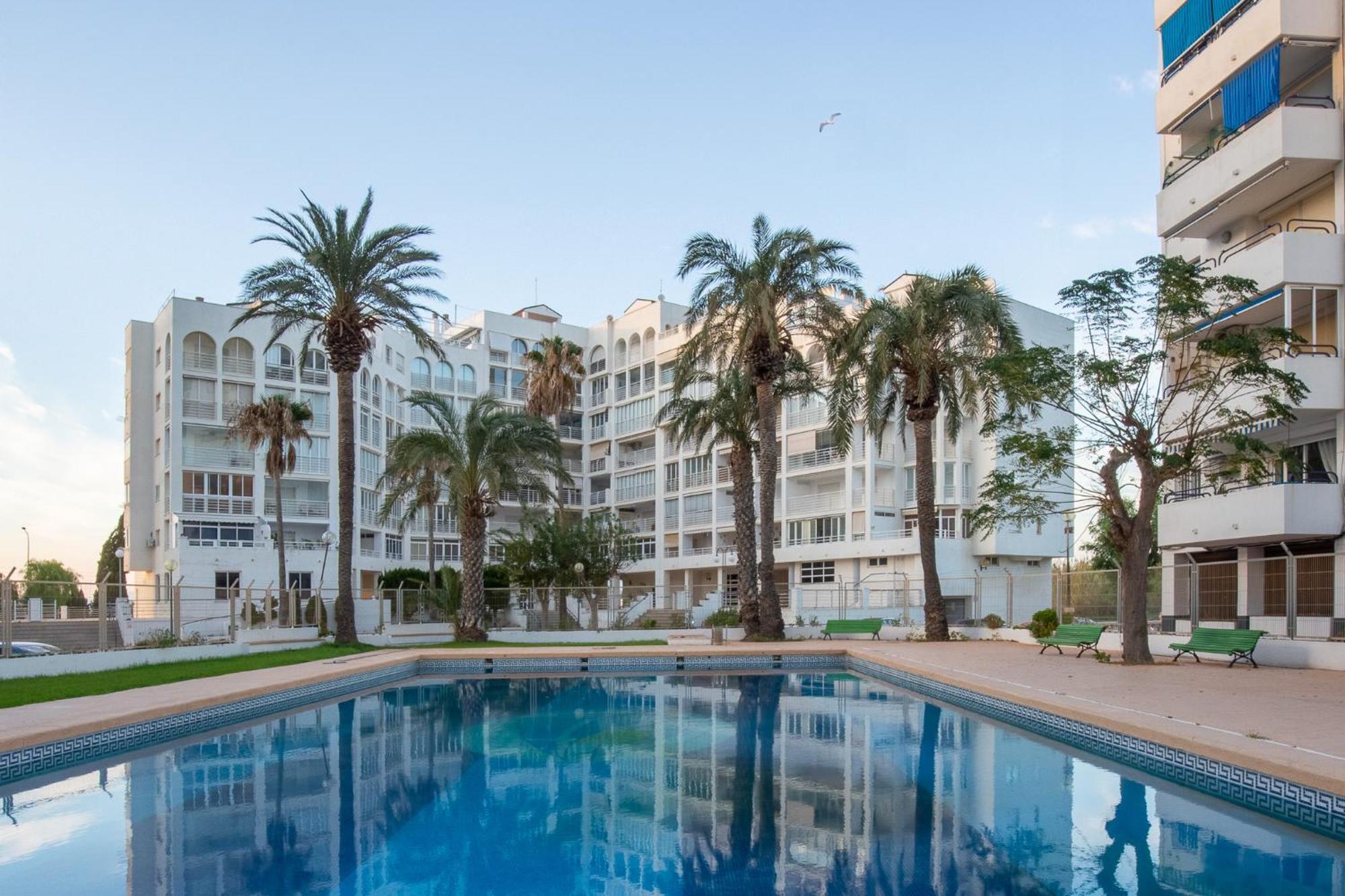En Complejo Residencial Con Piscina Y Garaje A 100m Del Mar * Las Canteras (Valencia)