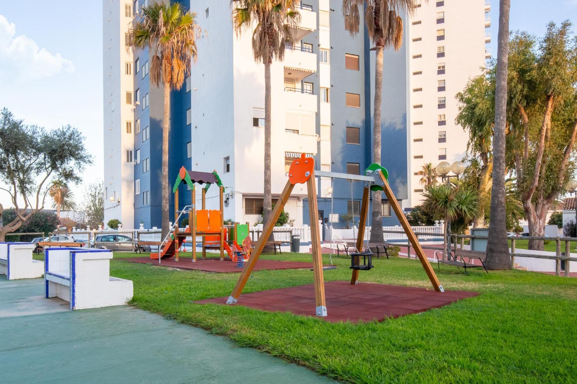 En Complejo Residencial Con Piscina Y Garaje A 100m Del Mar * Las Canteras (Valencia)