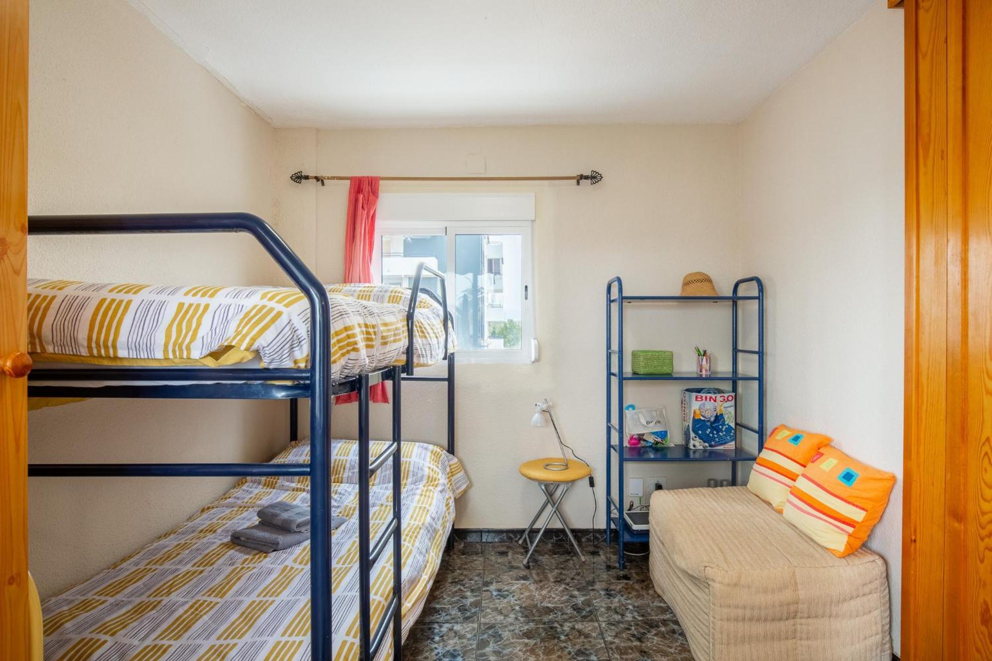 En Complejo Residencial Con Piscina Y Garaje A 100m Del Mar *