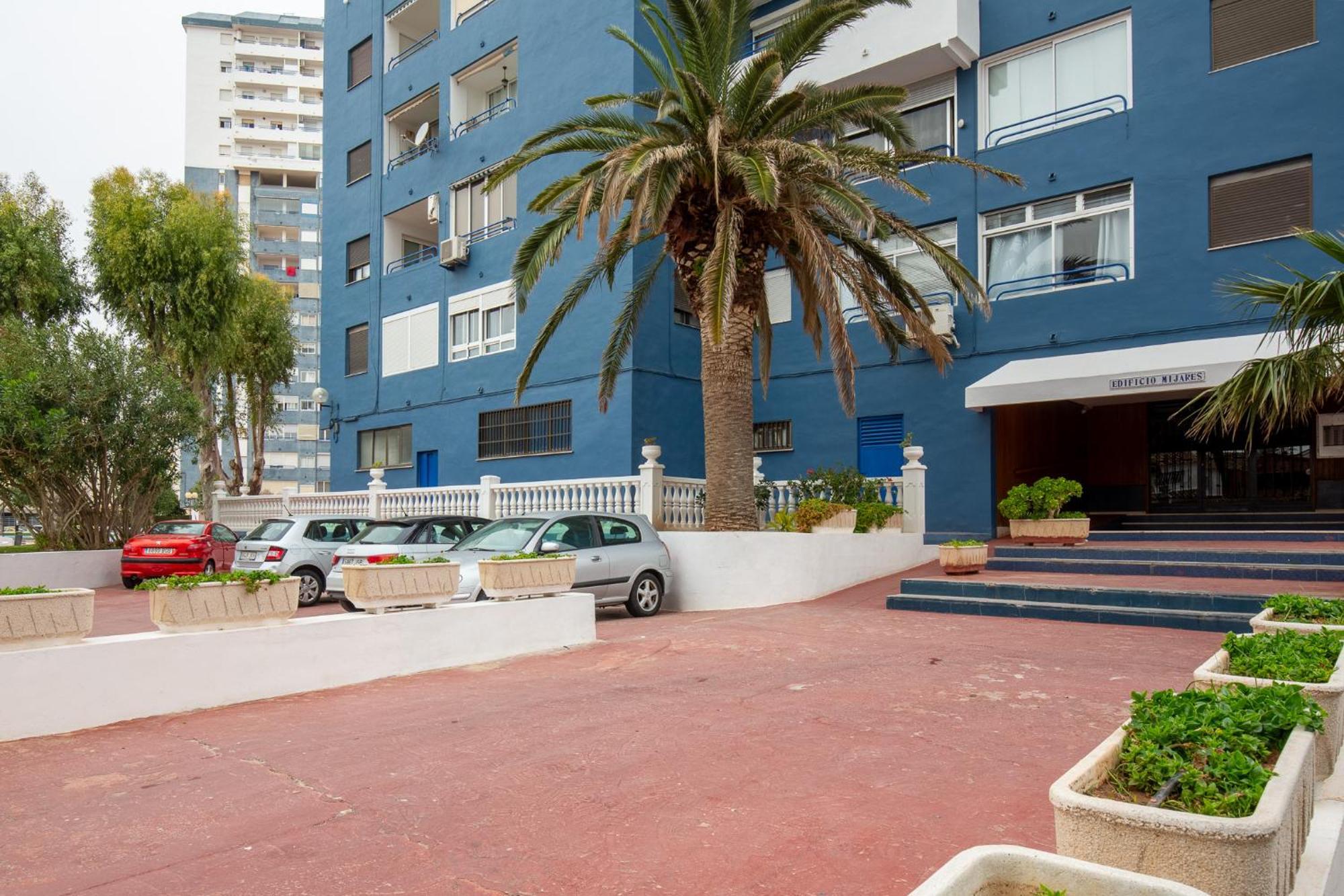 En Complejo Residencial Con Piscina Y Garaje A 100m Del Mar