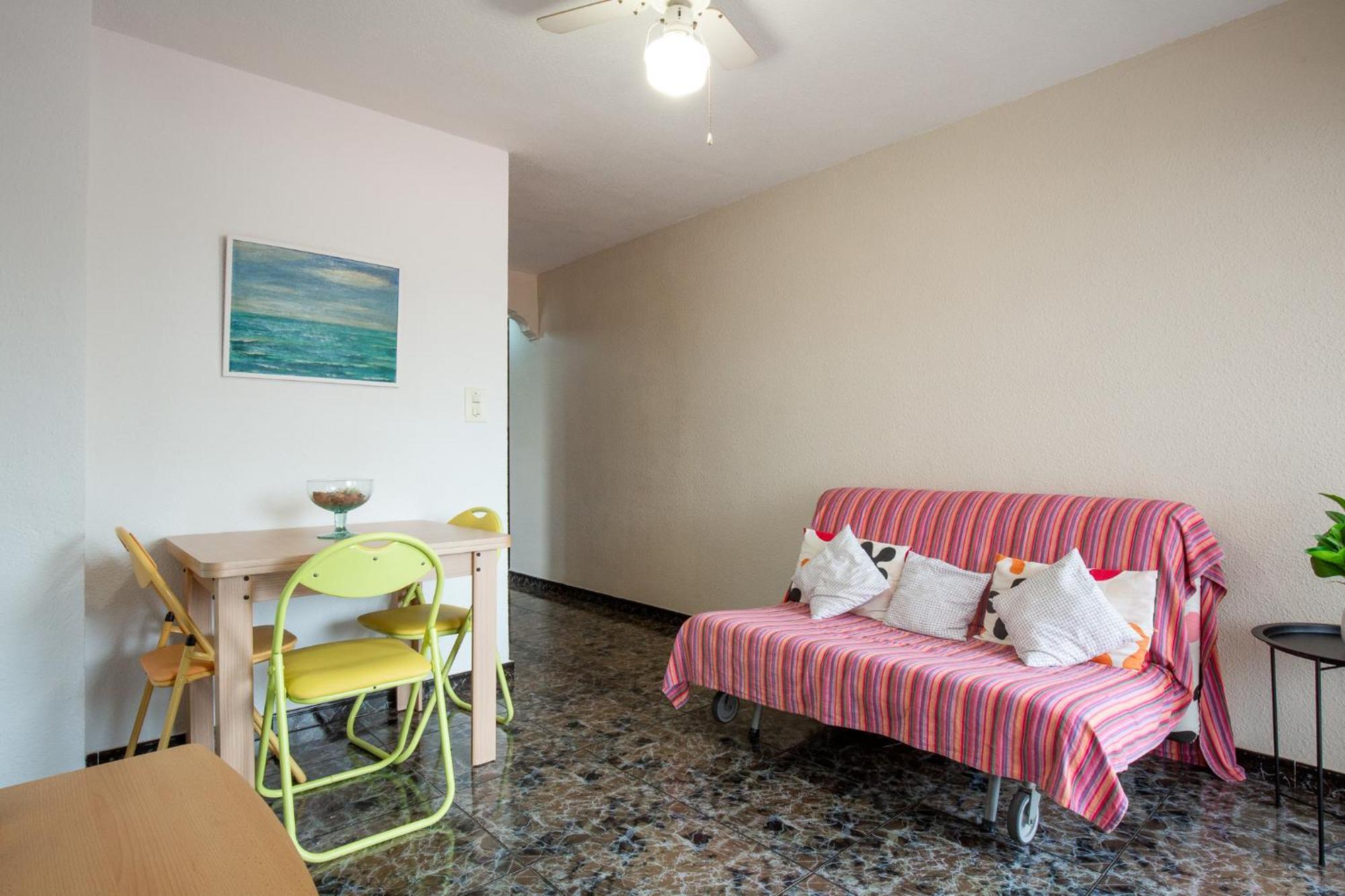 En Complejo Residencial Con Piscina Y Garaje A 100m Del Mar Las Canteras (Valencia)