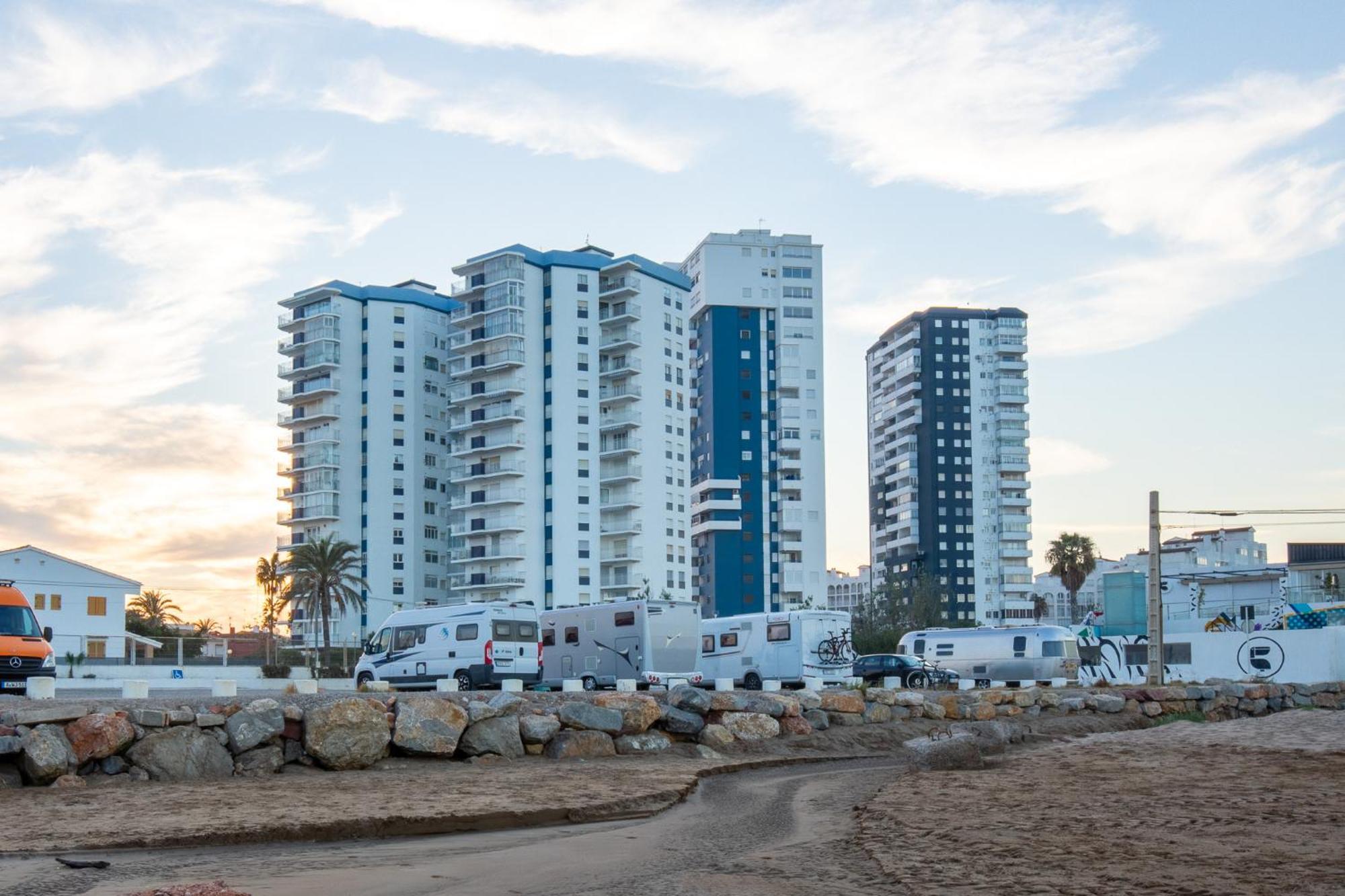 En Complejo Residencial Con Piscina Y Garaje A 100m Del Mar